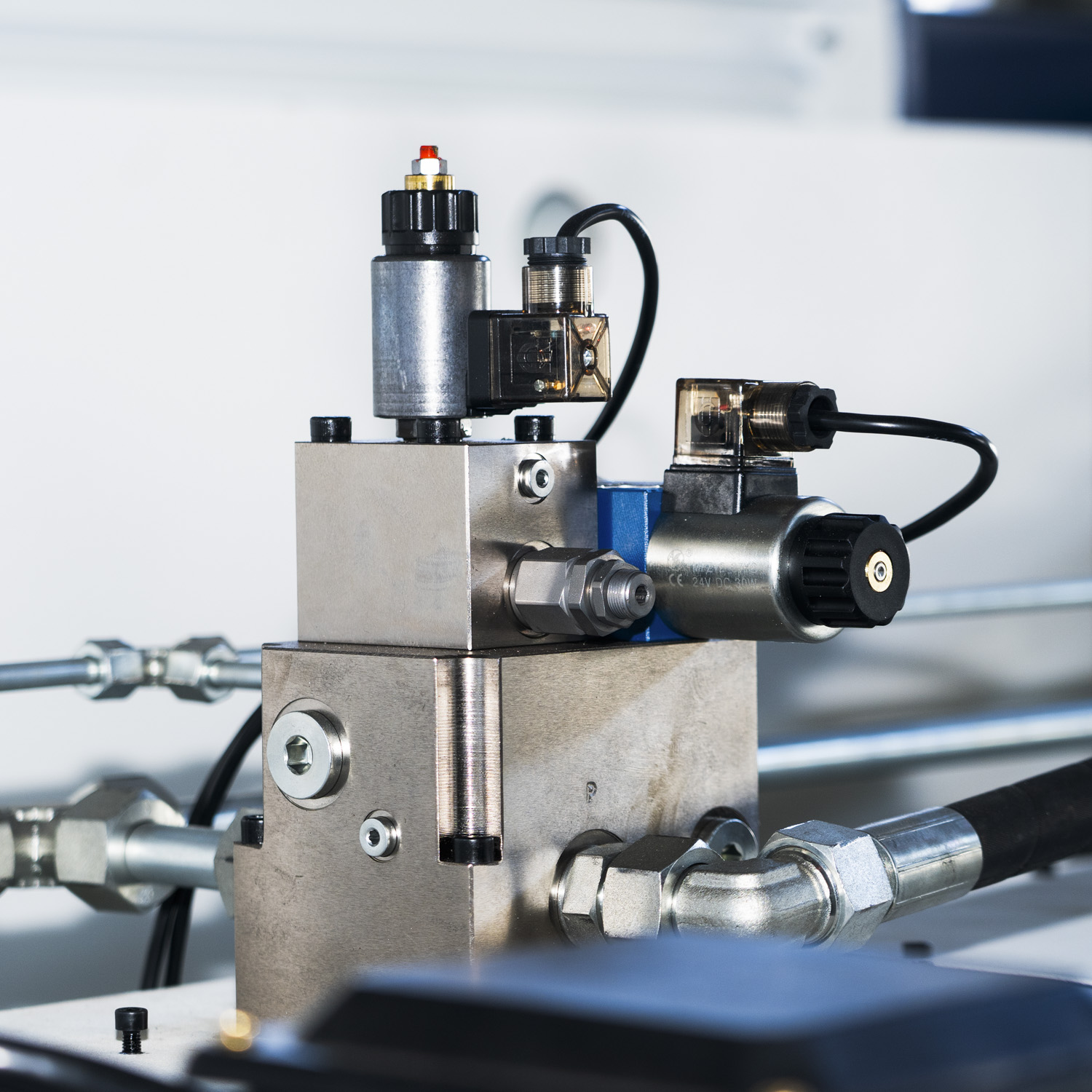 The four main features of the CNC bending machine