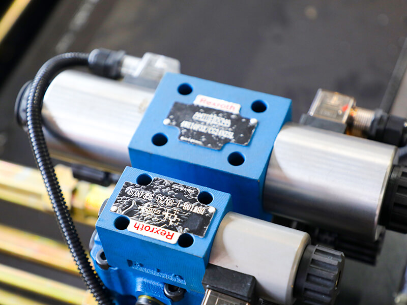 What applications can a CNC bending machine be used for and what precautions should be taken?